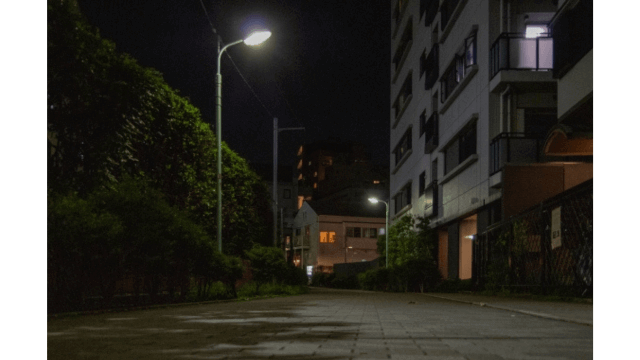 夜の街頭の写真